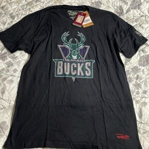 NWT Milwaukee Bucks tshirt L